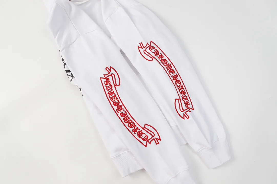 M09—P210 -Chrome Hearts/Chrome Hearts printed sweatshirt cardigan jacket -420 grams of high-density, high-quality wool, soft, delicate and skin-friendly, soft and silky to the touch, warm and skin-friendly -The hardware zipper accessories are all customized and full of details -Colour: black white -Size: S M L XL